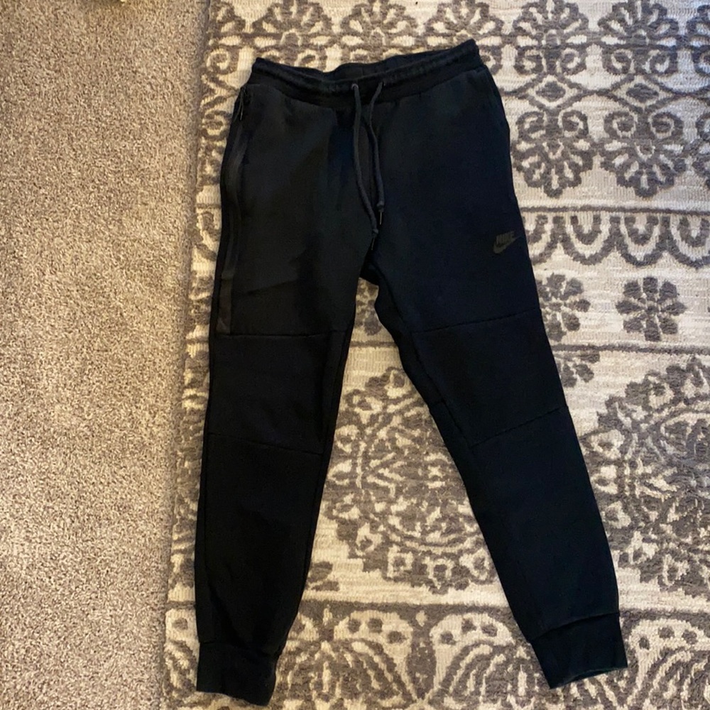 Men’s Nike tech sweat pants size medium